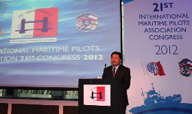 引航三科科长吴永明在国际引航大会上发言